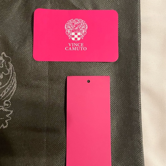 Elegant Black Leather Crossbody Bag - Picture 14 of 16